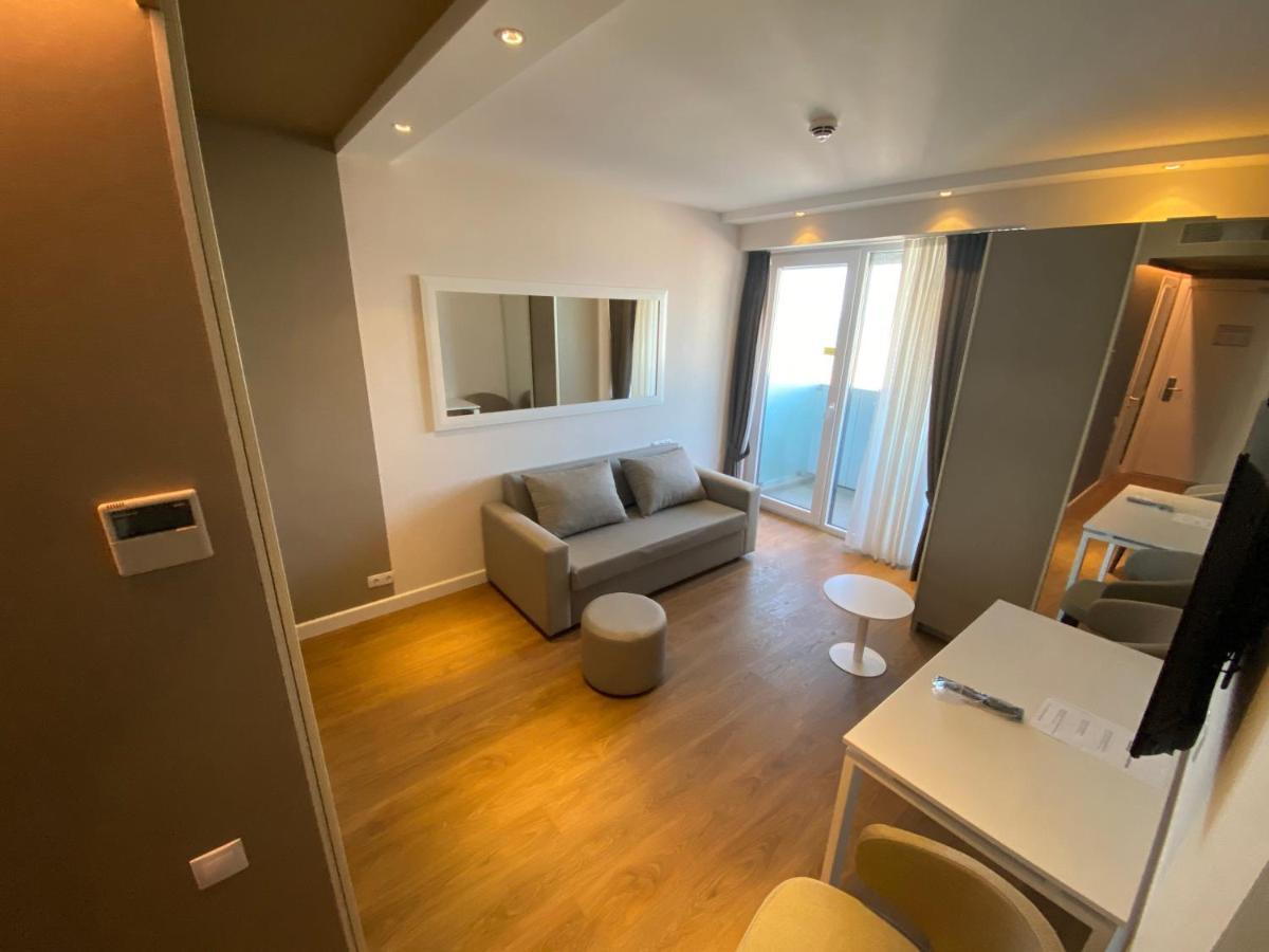 Gq Apartments On First Line Batumi Exterior photo